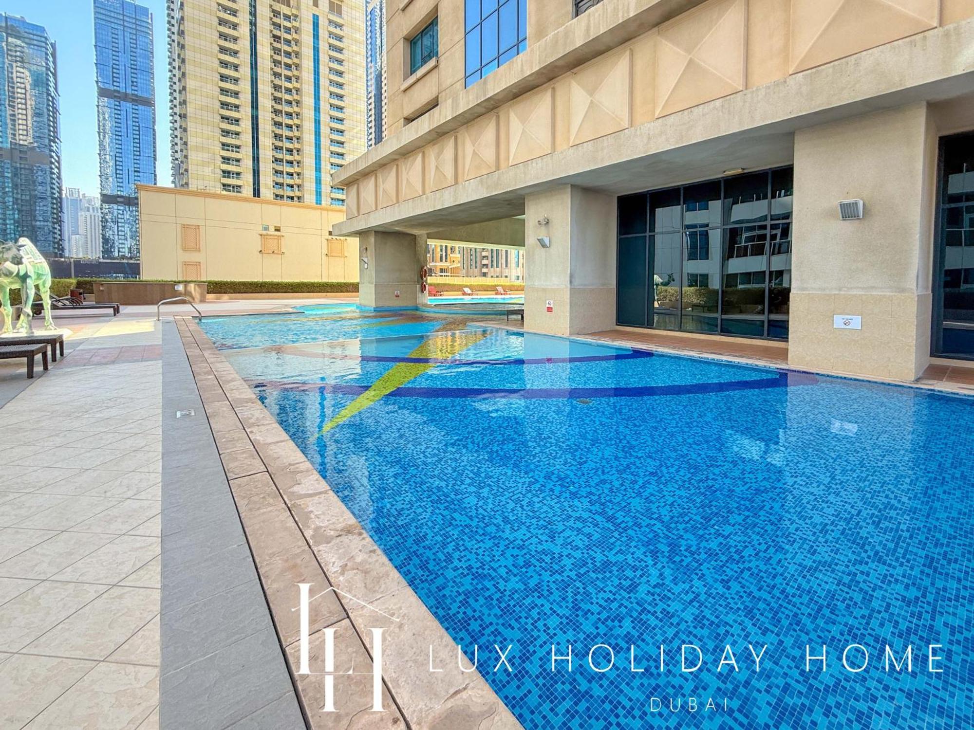 Lux The Al Seef Marina 2 *