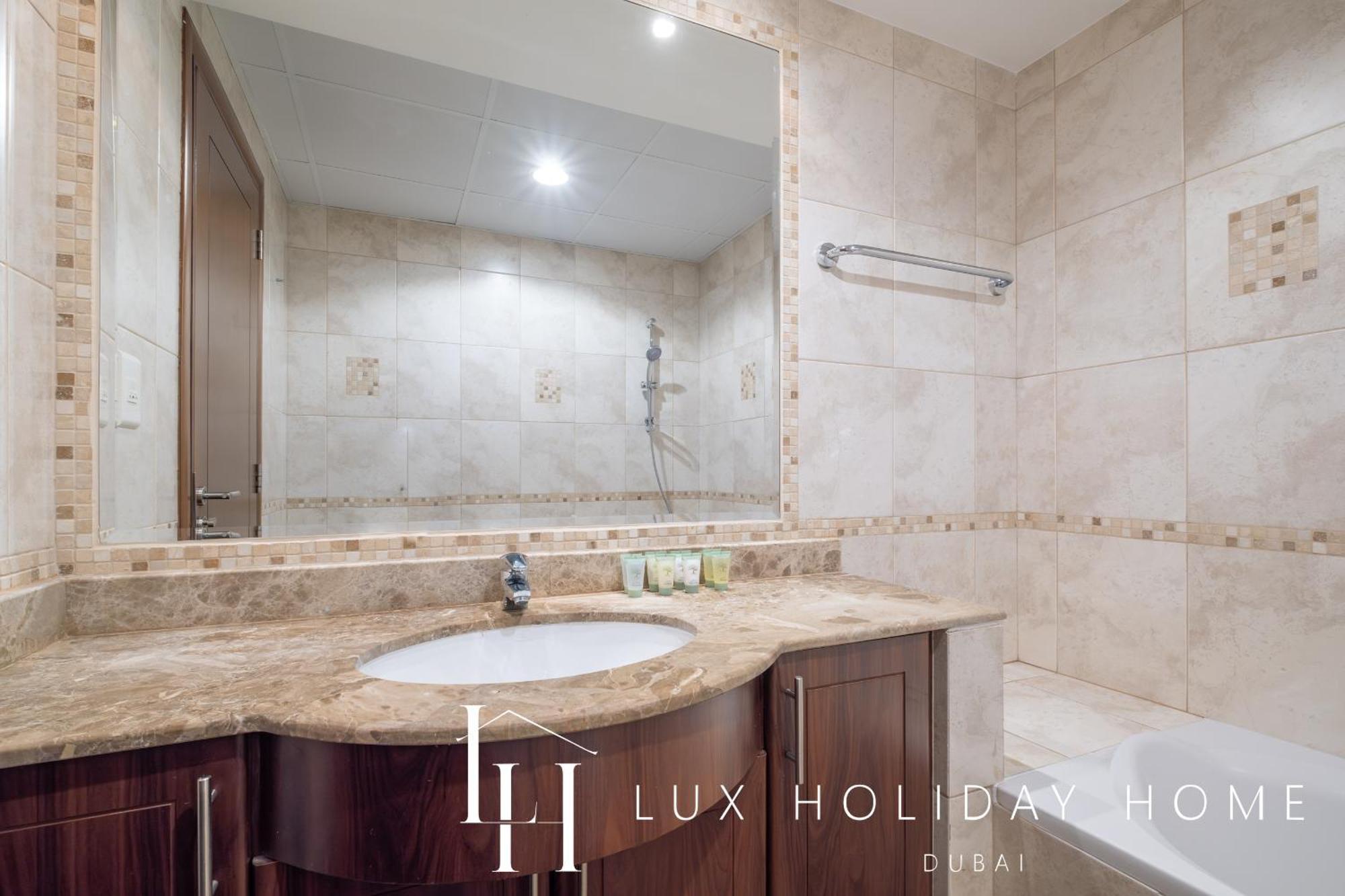Lux The Al Seef Marina 2 *